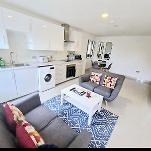 Deluxe Double Room Shower